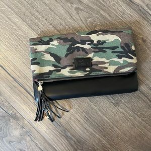 Camouflage clutch.